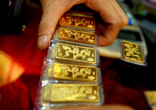 Giá vàng hôm nay 18/2: Vàng SJC cao hơn vàng thế giới gần 19 triệu đồng/lượng 